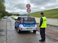 Gminie zepsuł się elektryczny samochód. Zamiast naprawić, kupi nowe auto