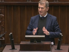 Nowe korzyści i nowe obowiązki biur podróży – Sejm zmienił ustawę o imprezach turystycznych