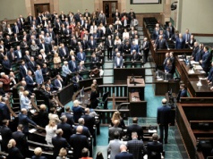 Sejm zdecydował. Te produkty w sklepach mają być droższe. Jest dobra wiadomość ws. pozwoleń na budowę