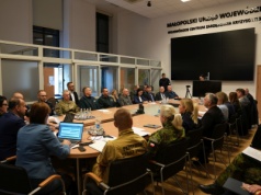 32 tysiące ton soli, 366 pługów, 600 ratowników. Małopolska gotowa na zimę