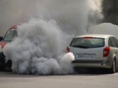 Obalili mit, porównując samochody elektryczne i spalinowe. Nowe twarde dane