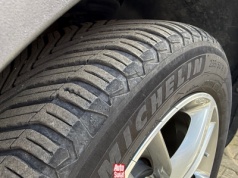 Obowiązkowe opony zimowe już od listopada. Na jakich zasadach i gdzie? Mamy listę