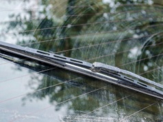 Wycieraczki smużą? Nie trzeba od razu kupować nowych. Zacznij od tego triku