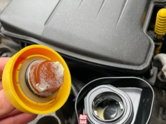 Znalazłeś "majonez" pod korkiem wlewu oleju? To może być bardzo kosztowny problem