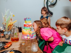 "Muszę organizować dziecku dwie imprezy urodzinowe. Rodzina nie chce przyjść na kinder party"