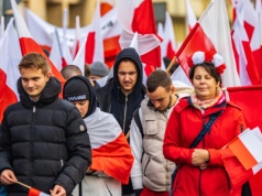Olsztyn będzie świętował 11 listopada. Wspólne niesienie stu-metrowej biało-czerwonej flagi
