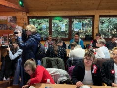 Patriotyczne pieśni, dawne zawody i biesiada z ogniskiem. „Dziecięce Graffiti