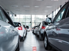 Wyprzedaże roczników już ruszyły. Przeglądamy oferty, które mają producenci. Są haczyki