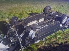 Dachował opel z trójką pasażerów. Wszyscy byli pijani