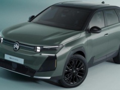 Porównanie hybrydowych SUV o mocy 145 KM: Nowy Citroën C5 Aircross bardziej komfortowy i przyjazny, Peugeot 5008 dojrzalszy i praktyczniejszy