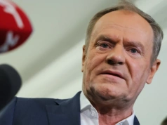 Tusk drwi z "pisowskiej akcji". "Niedługo zabraknie im cegieł"