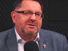 Ksiądz, który stał się "twarzą AIDS". "Byłem w konflikcie z prymasem Glempem"