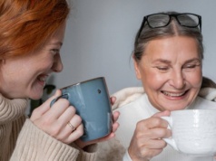 Teściowa mniej straszna niż ją malują. Tych 5 "zielonych flag" świadczy o waszej dobrej relacji