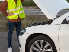 Zobaczysz ich na poboczu. Jeśli się zatrzymasz, możesz tego pożałować