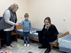 Angelina Jolie o swojej wizycie na Ukrainie: na niebie słychać ciche buczenie — tutaj nazywają to “safari na ludzi”