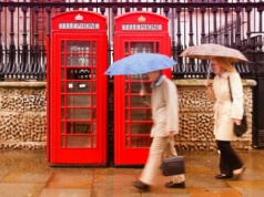 Intensywny deszcz w Londynie przez cały tydzień. Nadszedł czas na parasole