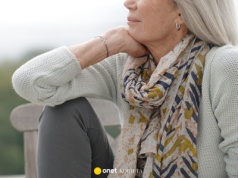 "Mąż powtarzał, że w tym wieku nie powinnam zakładać krótkiej spódnicy. Ale najgorsze komentarze o kobietach po »40« usłyszałam od innych kobiet"