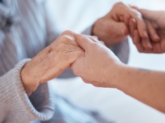 Coraz więcej pieniędzy na pomoc społeczną. Ponad 40 proc. trafia do starszych ludzi