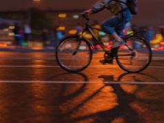 Rower świeci podczas jazdy? Nowy system zaskakuje kierowców i poprawia bezpieczeństwo