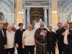 „Nasza droga do Boga”. Katechizm, który łączy języki, kultury i serca