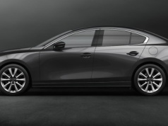 Japoński sedan za 114 tys. zł ma większy silnik niż Toyota Corolla i bije mocniejszego chińskiego rywala. A przy tym spala najmniej