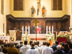 Święto Niepodległości a msza święta. Czy katolicy muszą iść do kościoła 11 listopada?