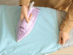 Wymieszałam z wodą i wlałam do żelazka. Pachnie ładniej niż drogie perfumy