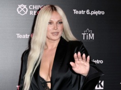 Odważna stylizacja Joanny Liszowskiej w teatrze. W sieci aż huczy