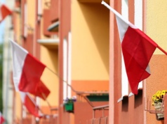 Jak poprawnie wieszać flagę państwową? Poznaj najważniejsze zasady i uniknij gafy 11 listopada