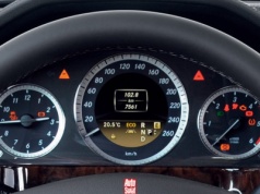 Dlaczego zimą auto zużywa więcej paliwa? Nie tylko pogoda jest winna