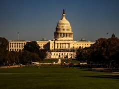Senat Stanów Zjednoczonych zatwierdza ustawę o zakończeniu zamknięcia rządu