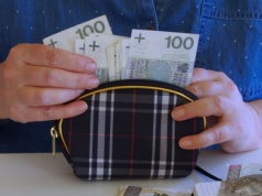 1050 zł więcej dla emerytów z tych roczników. Na ich konta wpływa 6590 zł miesięcznie