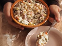 Dodałam do sałatki jarzynowej zamiast majonezu. Goście prosili o dwie dokładki