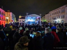 Rzeszów śpiewa Niepodległej Polsce. Pokolenia mieszkańców zjednoczyły się na Rynku