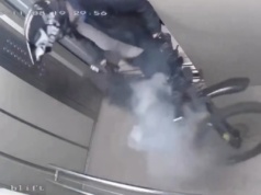 Pożar roweru elektrycznego w windzie. Nagranie zmusza do refleksji