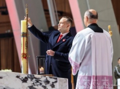 Para prezydencka na mszy za Ojczyznę. Karol i Marta Nawroccy modlili się w Świątyni …