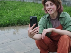 Pokolenie Z patrzy w lustro, millenialsi w siebie. Oto, na co najmłodsi wydają najwięcej