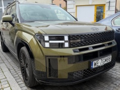 Ten 215-konny rodzinny SUV plasuje się dziś w okolicach „średniej ceny nowego auta”. Efektowny lakier podbija rachunek o 6000 zł