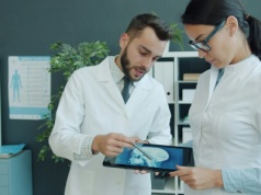 Choroba Parkinsona zaczyna się w jelitach. To nie mózg jest pierwszy