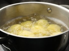 Już nie gotuję ziemniaków w wodzie. Znam lepszy sposób na pyszne purée