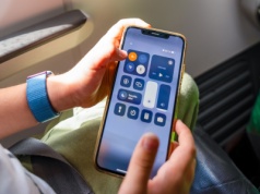 Tryb samolotowy i wyłączenie danych mobilnych. Czym się różnią i kiedy czego użyć?