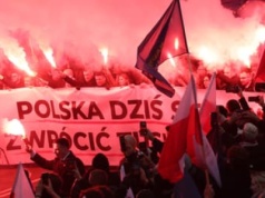 Marsz Niepodległości idzie ulicami Warszawy. Śledź relację z reporterami OKO.press