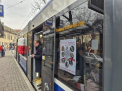 Tramwaj Patriotyczny utknął przez Bieg Niepodległości. Pasażerowie bez informacji (Galeria)