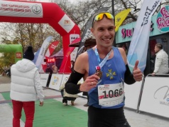 Patriotyczna radość i sportowe emocje. Bieg Niepodległości w Gdańsku wygrał Adam Głogowski