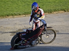 Żużel. Wychowanek nigdzie się nie rusza. Musi zawalczyć o skład