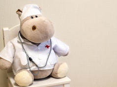 Ci sami lekarze w publicznej i prywatnej przychodni to patologia polskiej służby zdrowia