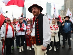 „Jeden naród, silna Polska” – 100 tys. osób idzie w Marszu Niepodległości