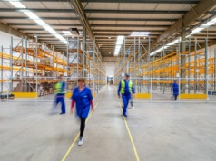 Praca w magazynie coraz bardziej opłacalna. Ale młodzi i tak jej nie chcą