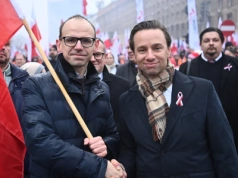 Zgrzyt w Konfederacji podczas marszu? Wymowna reakcja Bosaka