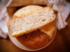 Gdy zabraknie, a sklepy zamknięte, robię chleb z patelni. Ma wyjątkowy smak